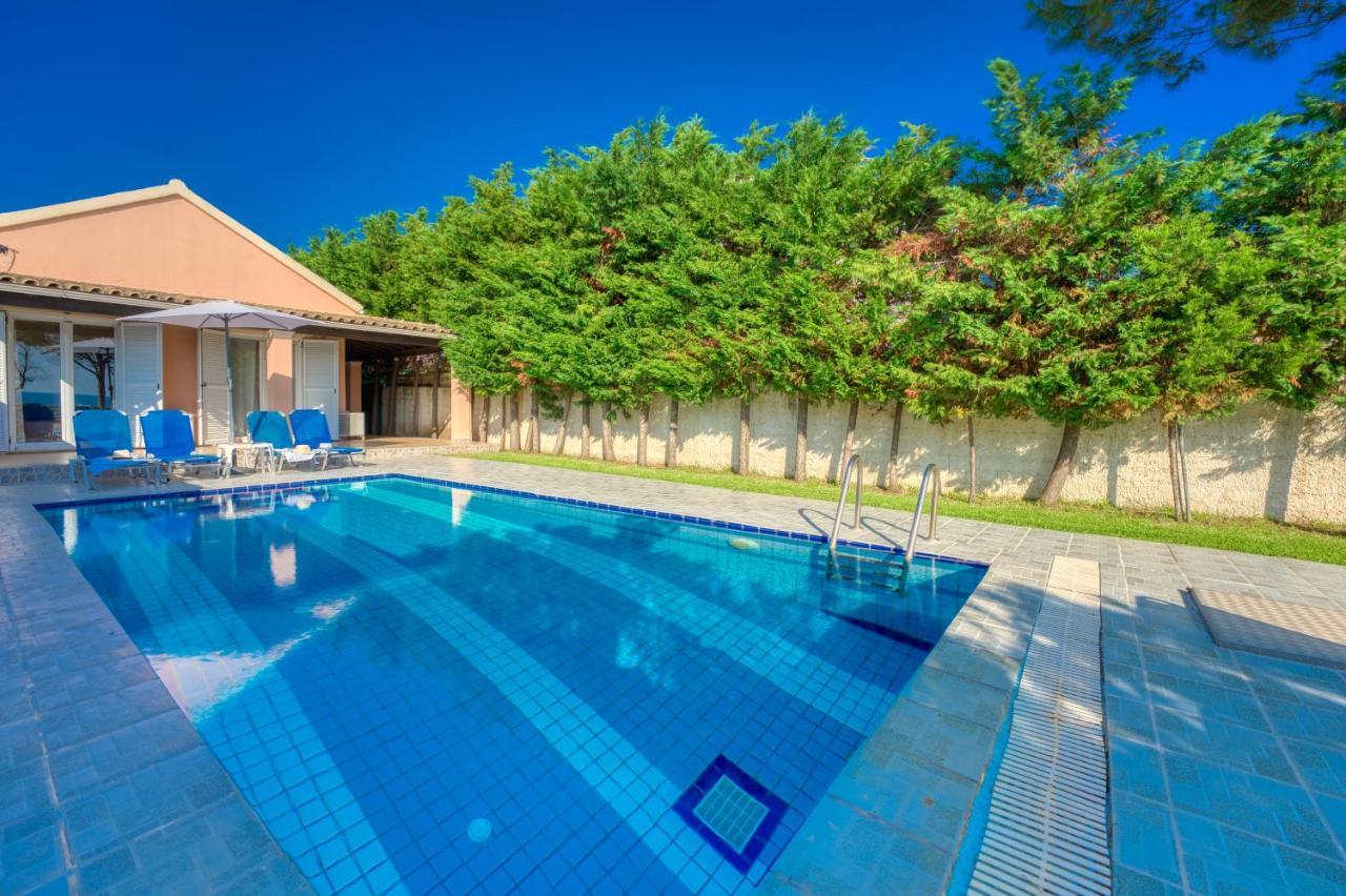 Villa Angela Ágios Matthaíos Extérieur photo