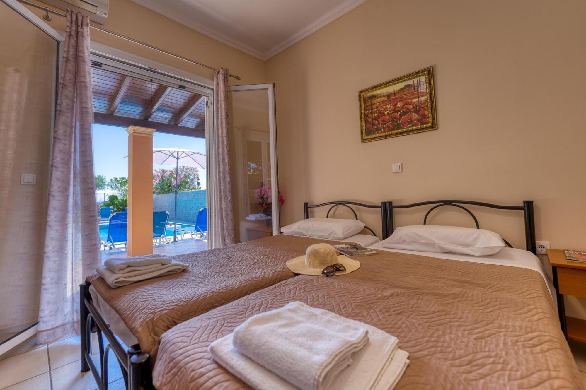 Villa Angela Ágios Matthaíos Extérieur photo