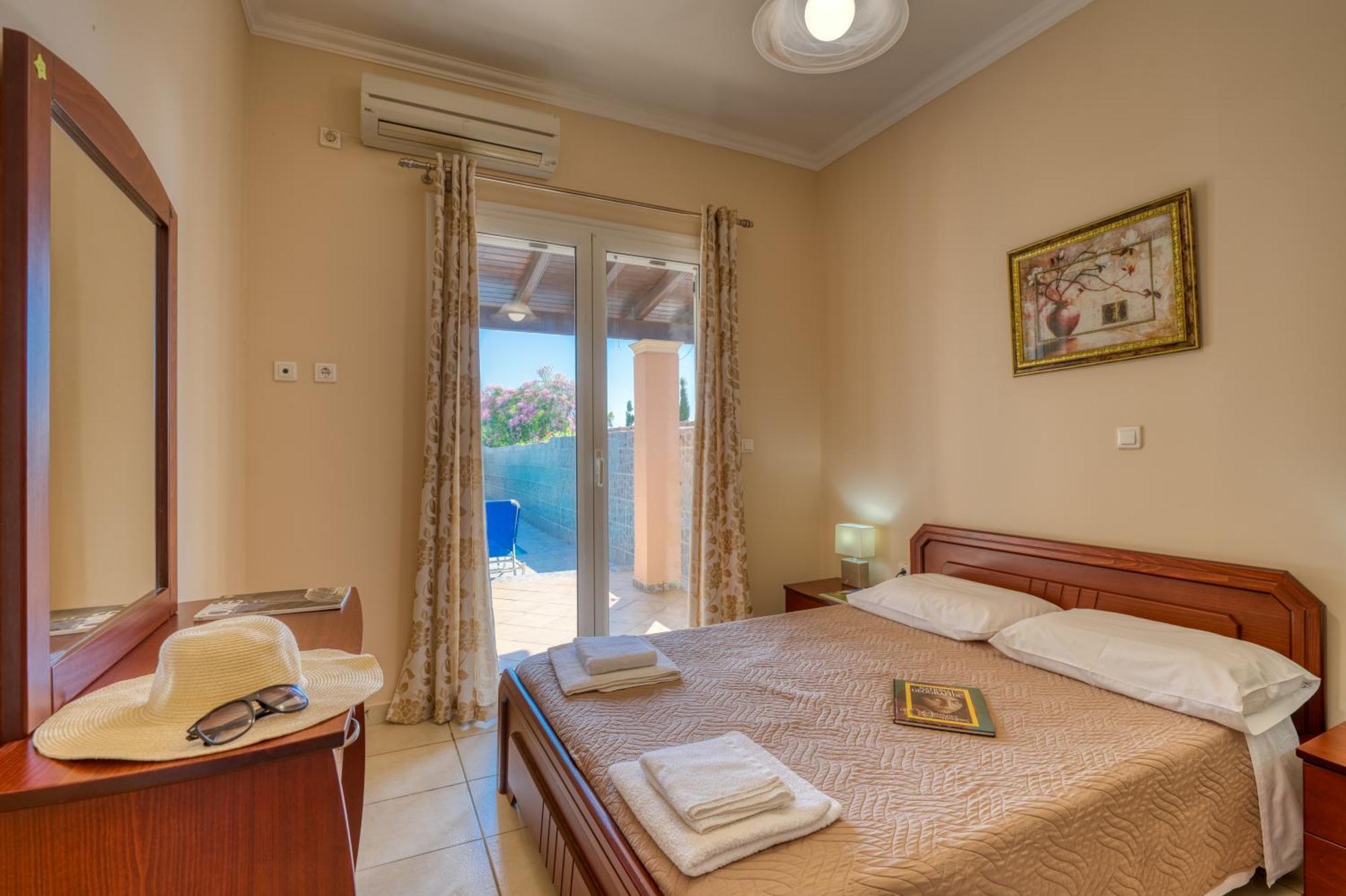 Villa Angela Ágios Matthaíos Extérieur photo
