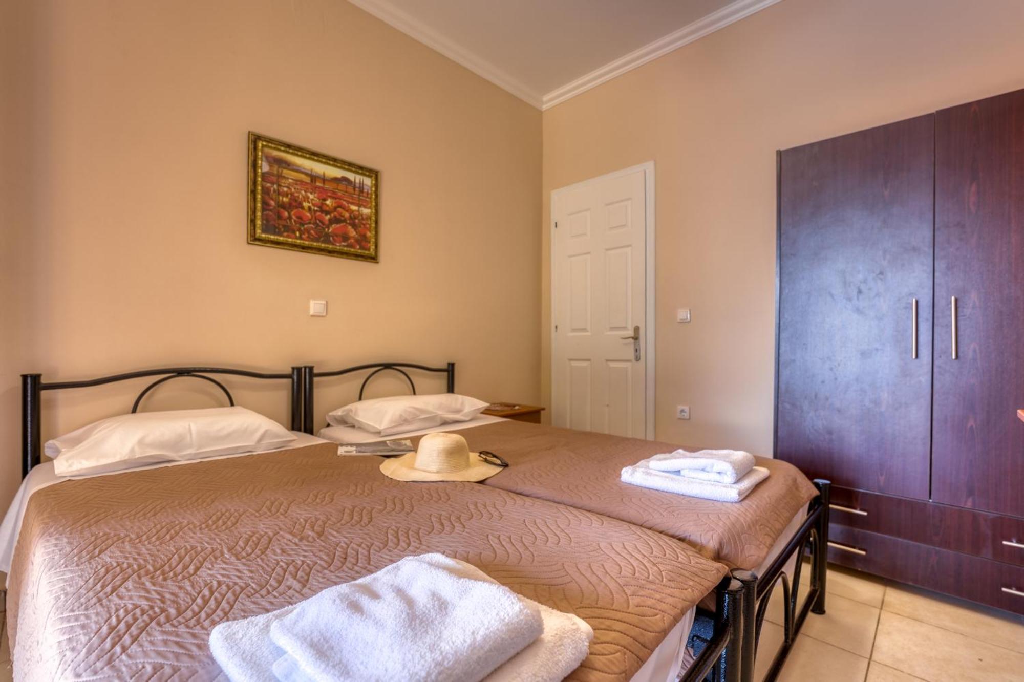 Villa Angela Ágios Matthaíos Extérieur photo