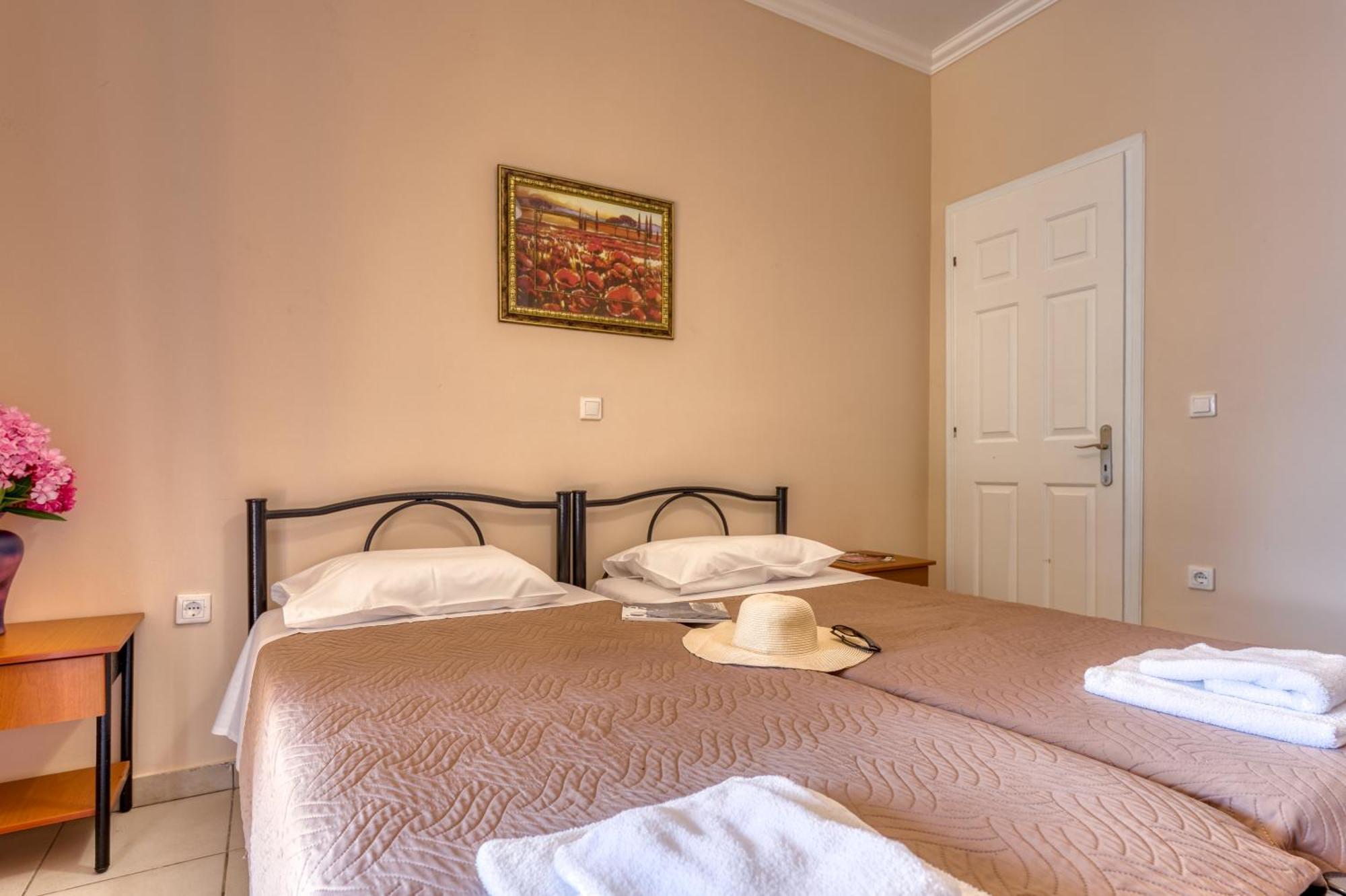 Villa Angela Ágios Matthaíos Extérieur photo
