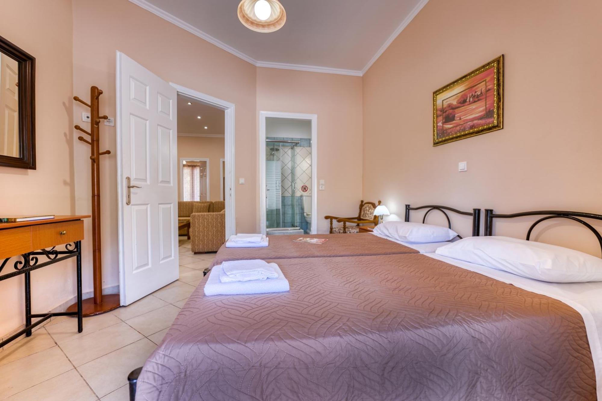 Villa Angela Ágios Matthaíos Extérieur photo