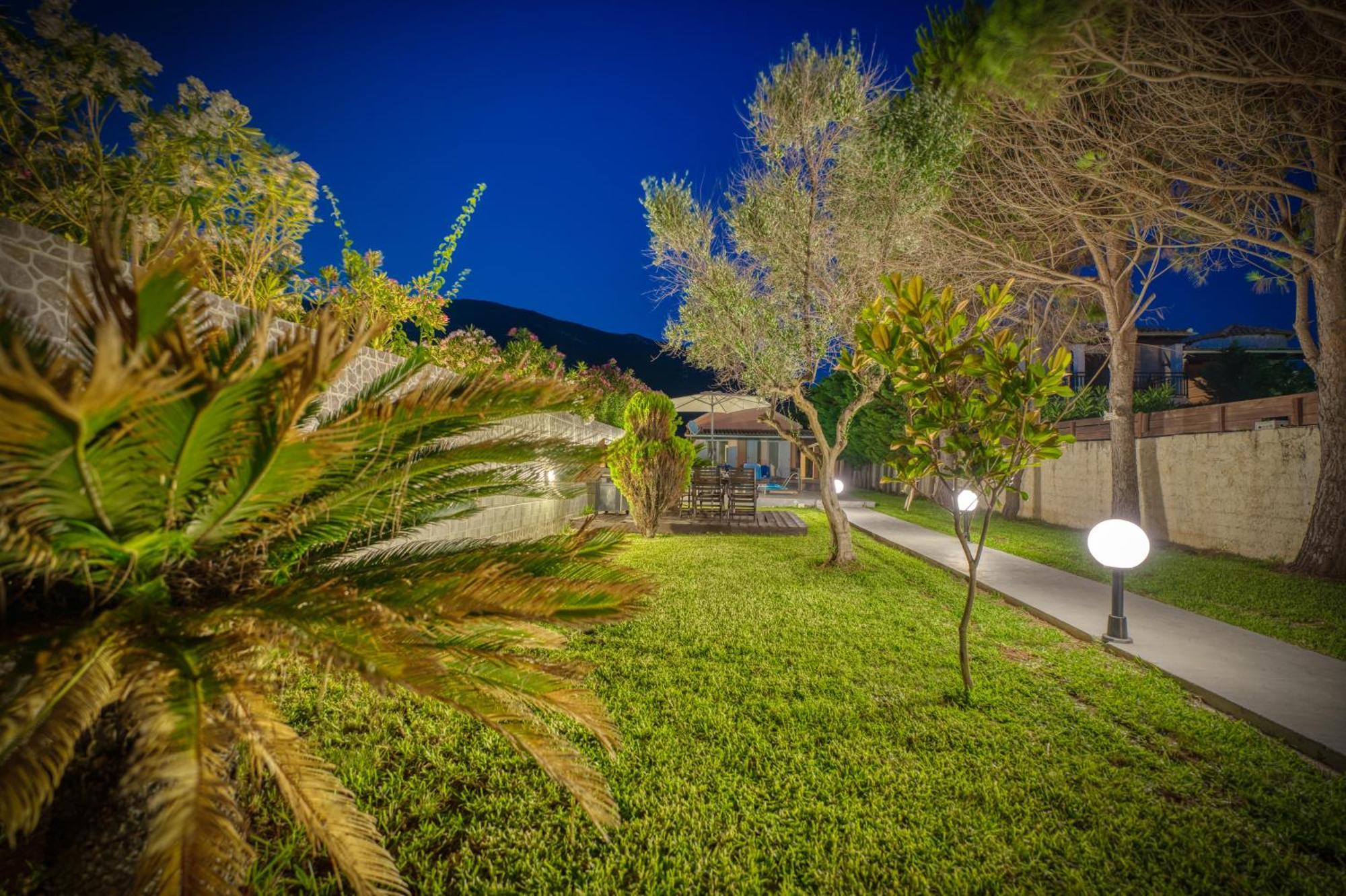 Villa Angela Ágios Matthaíos Extérieur photo
