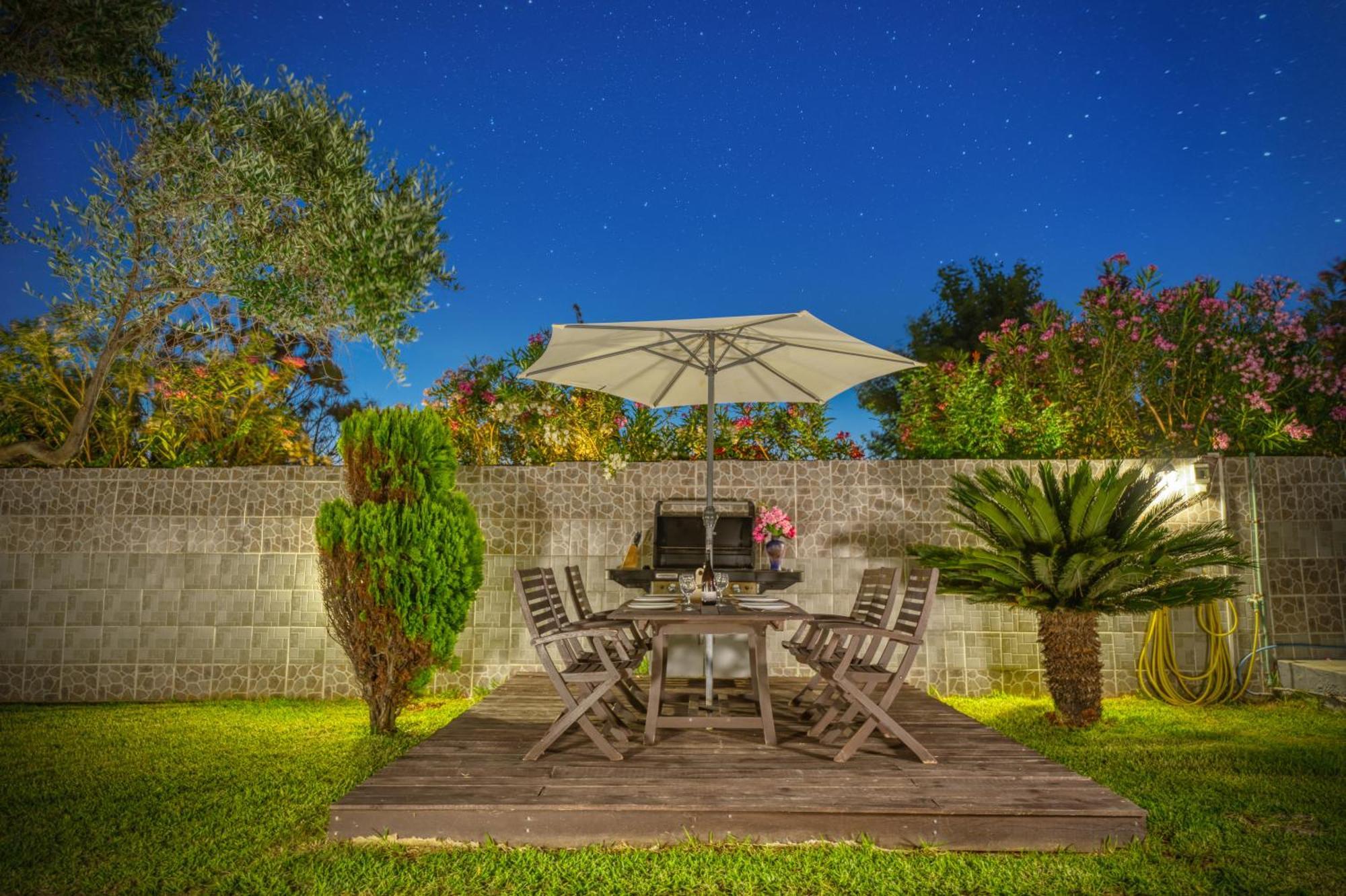 Villa Angela Ágios Matthaíos Extérieur photo