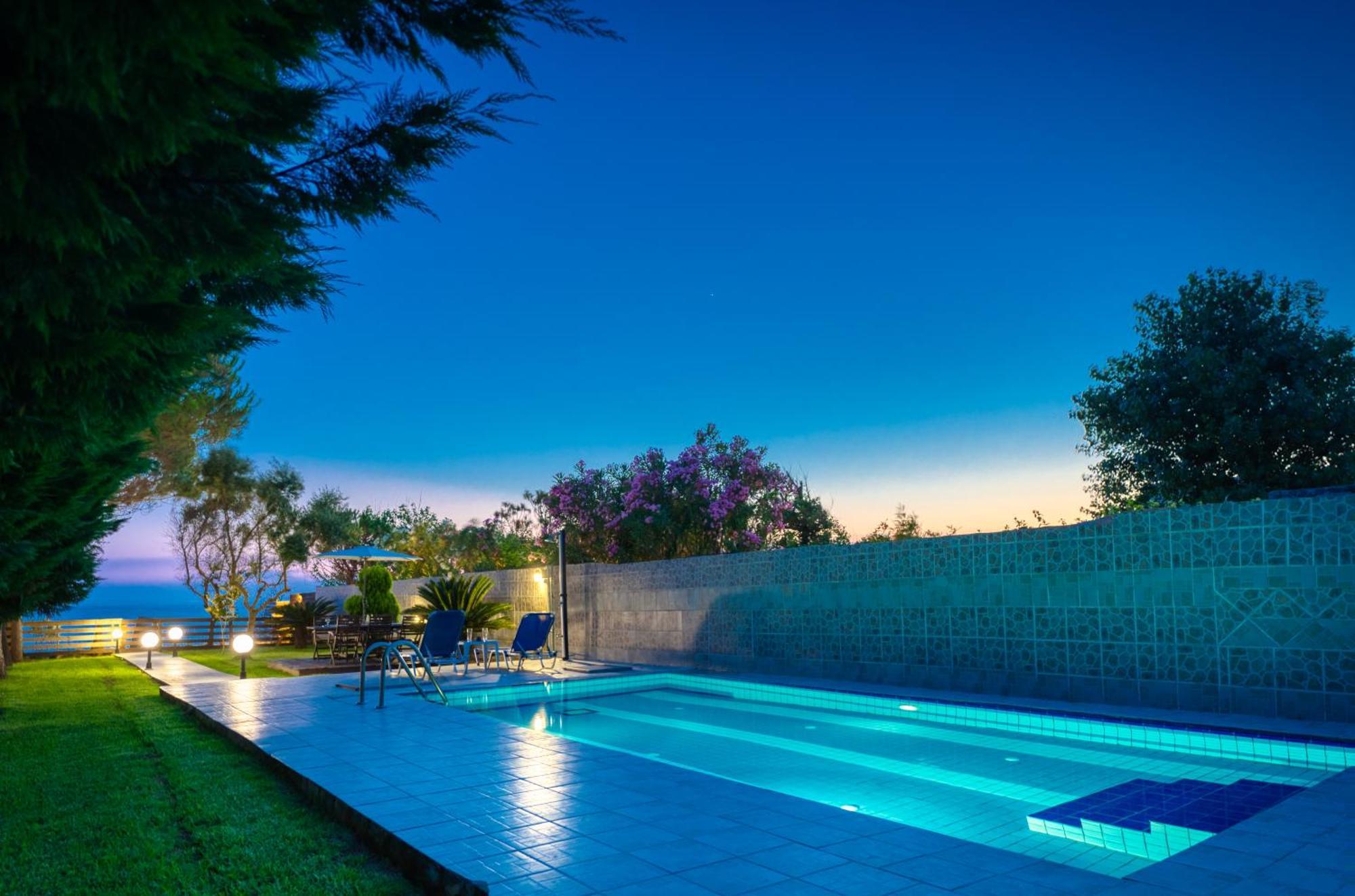 Villa Angela Ágios Matthaíos Extérieur photo