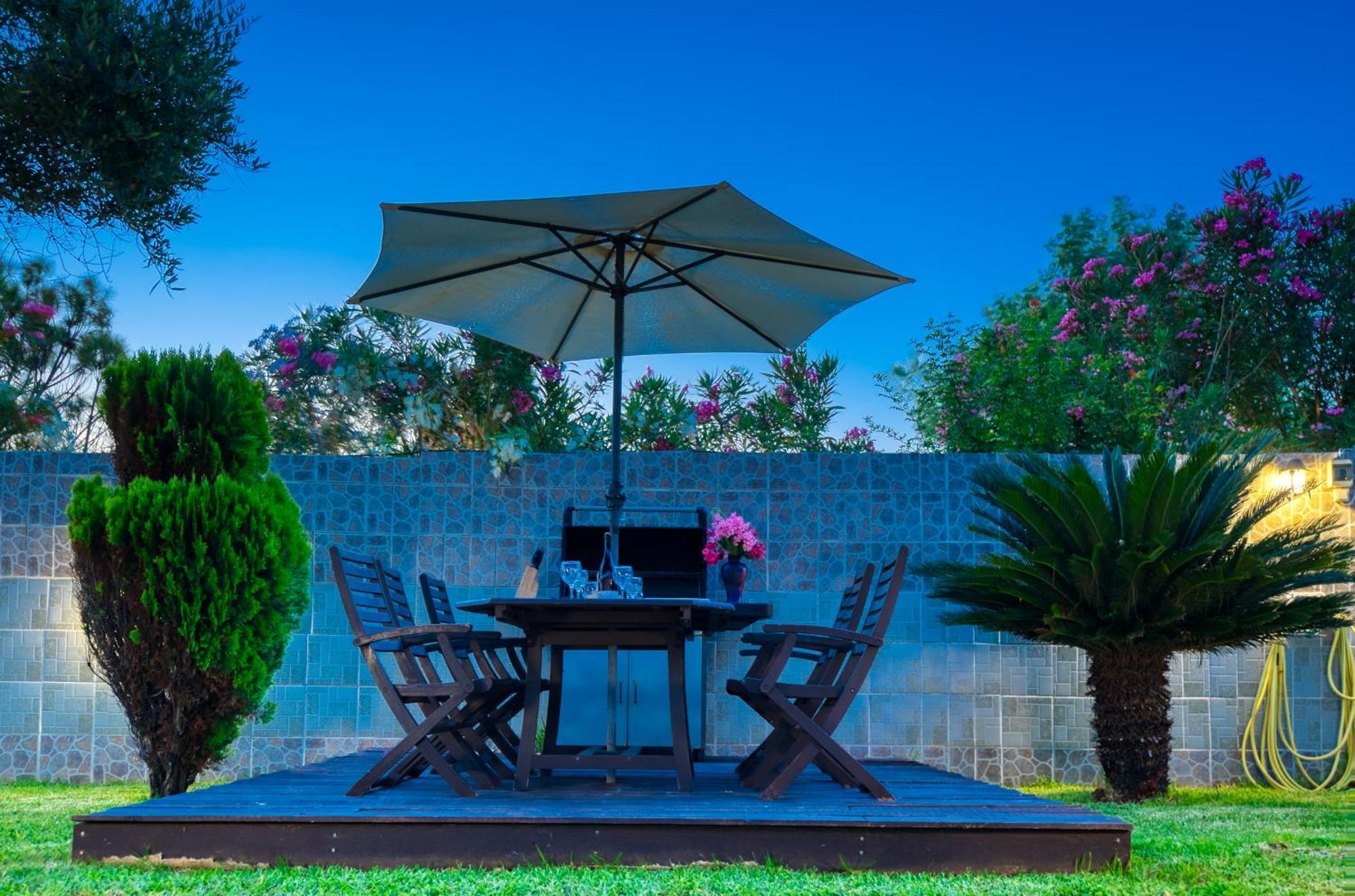 Villa Angela Ágios Matthaíos Extérieur photo