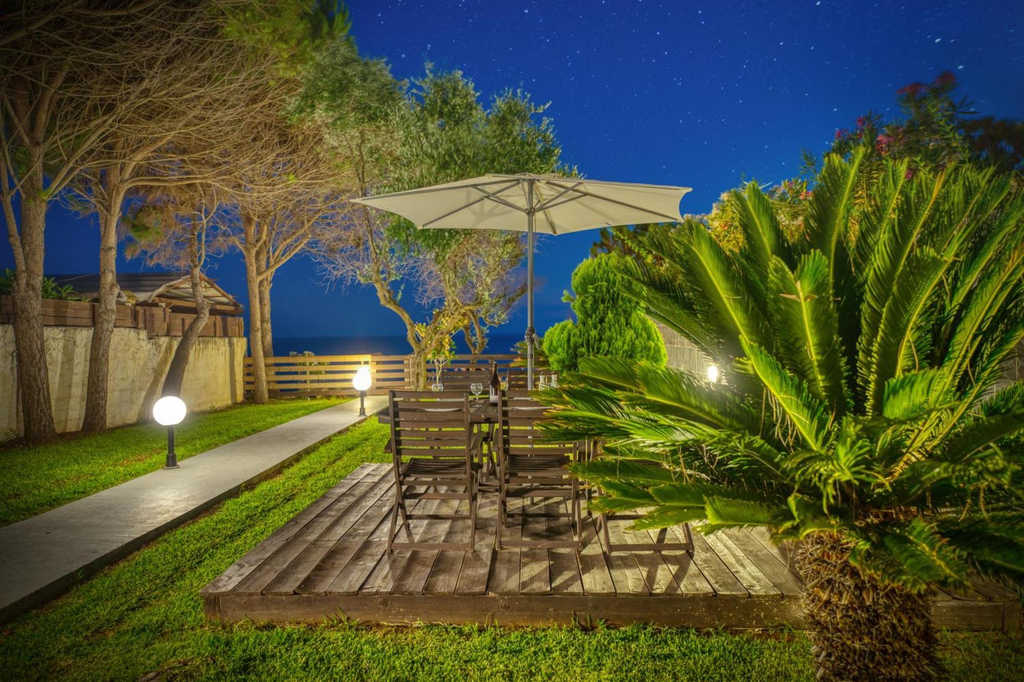 Villa Angela Ágios Matthaíos Extérieur photo