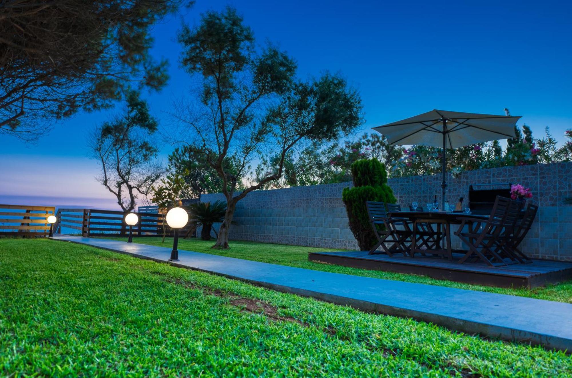 Villa Angela Ágios Matthaíos Extérieur photo