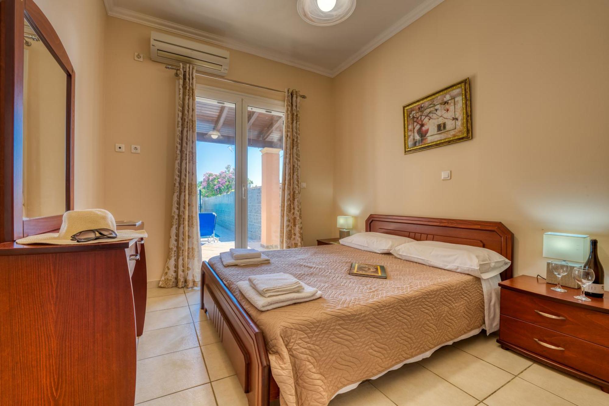 Villa Angela Ágios Matthaíos Extérieur photo