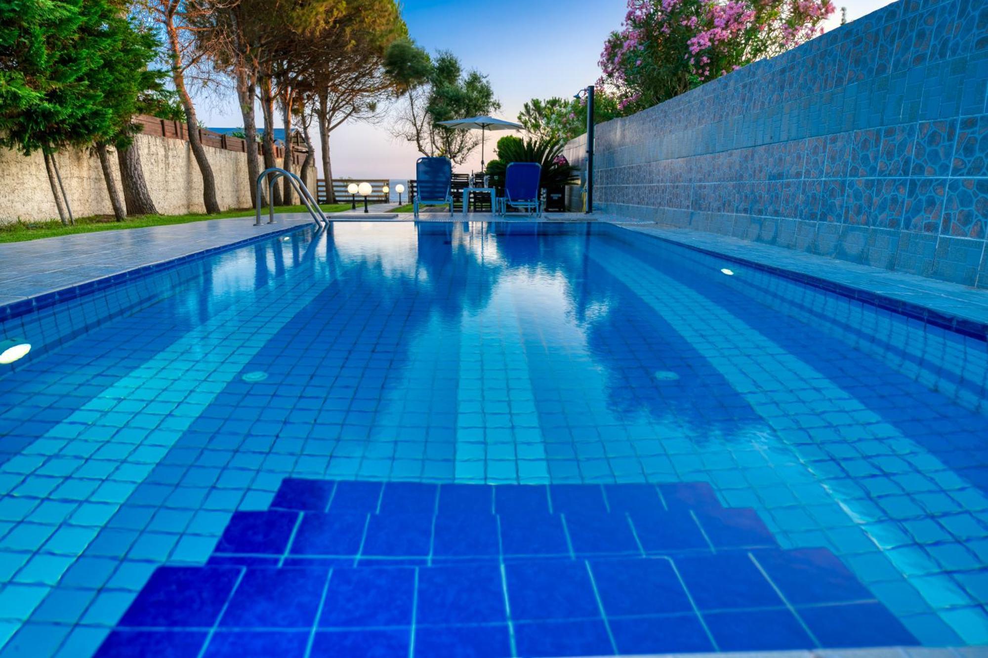 Villa Angela Ágios Matthaíos Extérieur photo