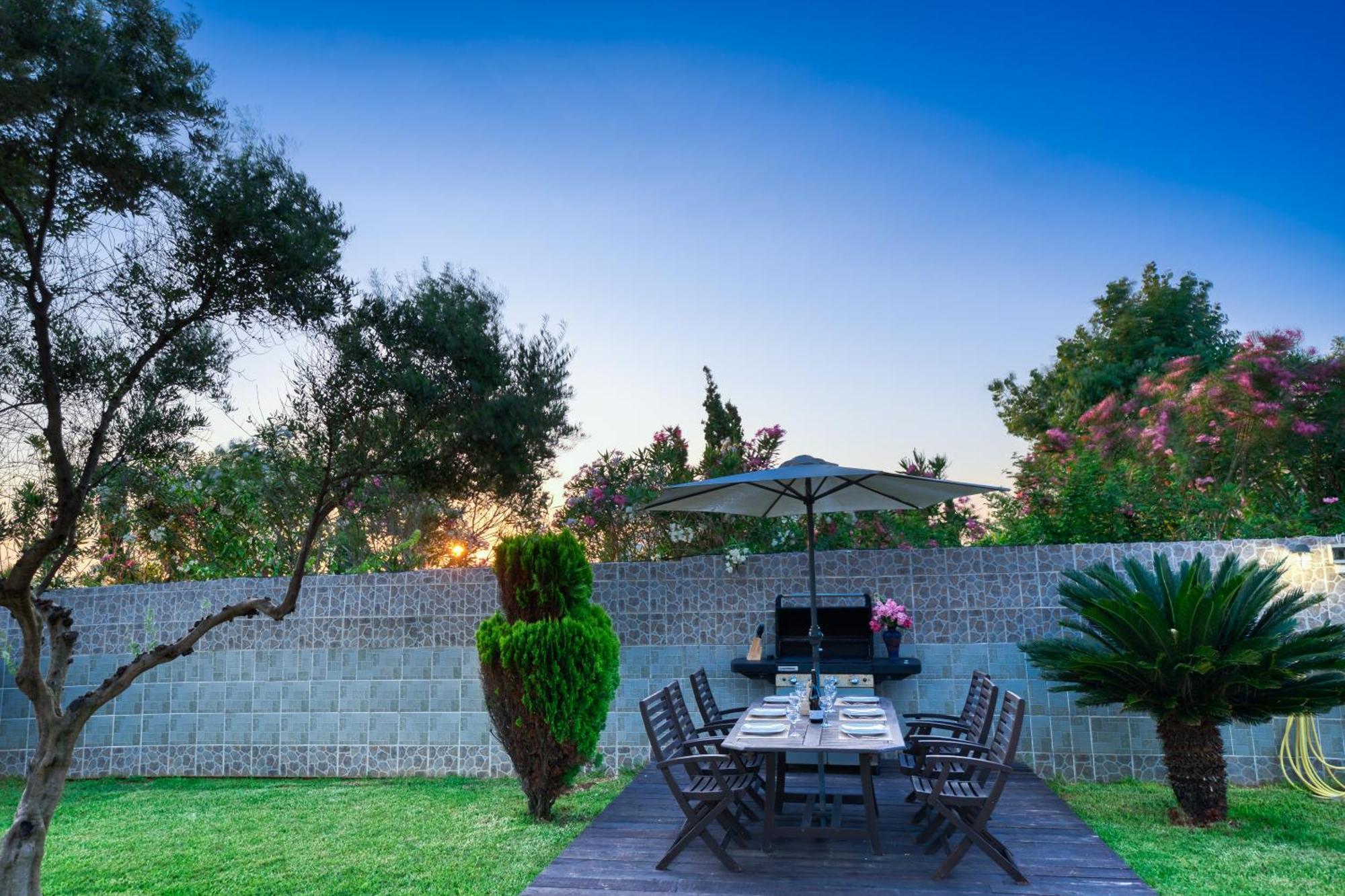 Villa Angela Ágios Matthaíos Extérieur photo