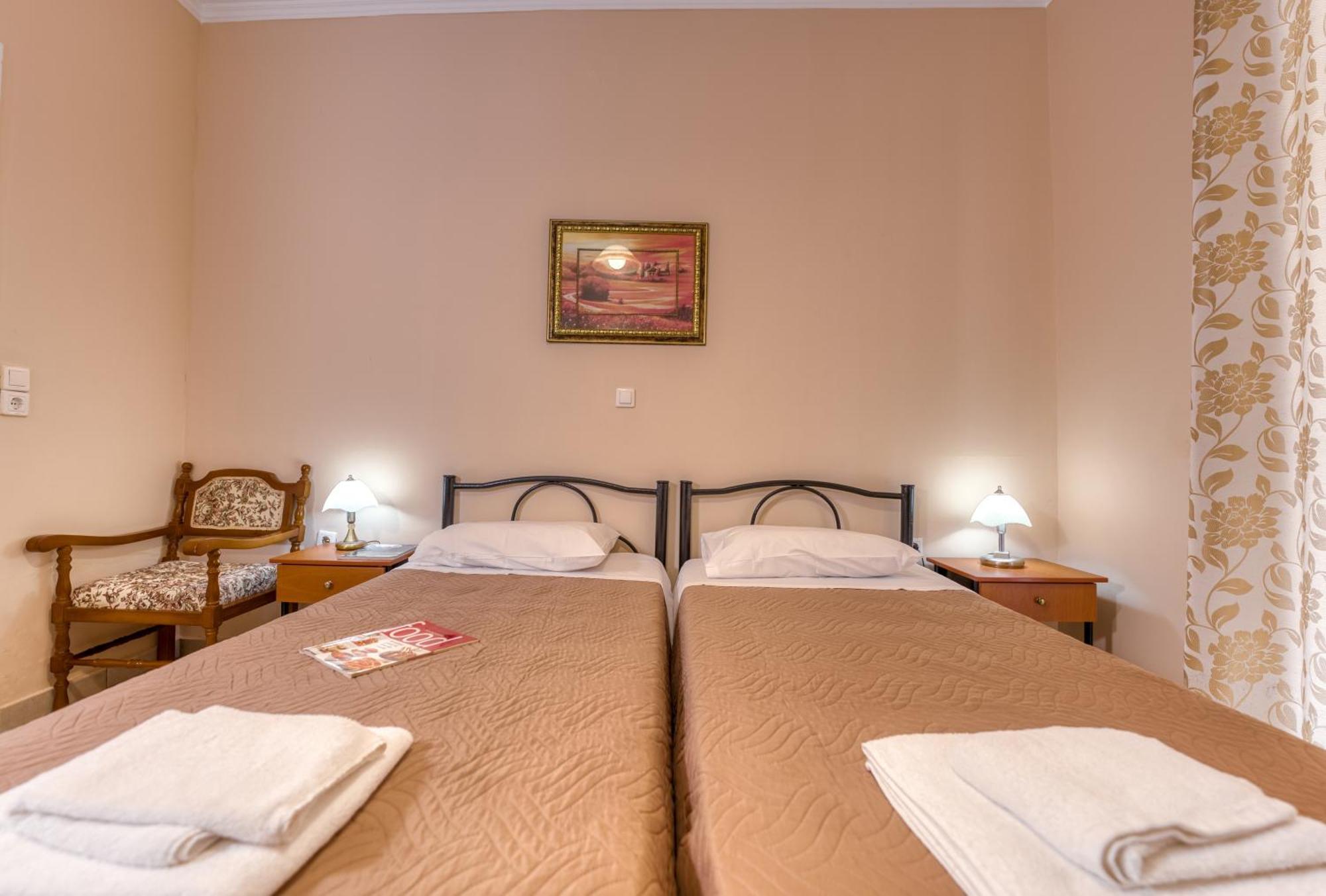 Villa Angela Ágios Matthaíos Extérieur photo