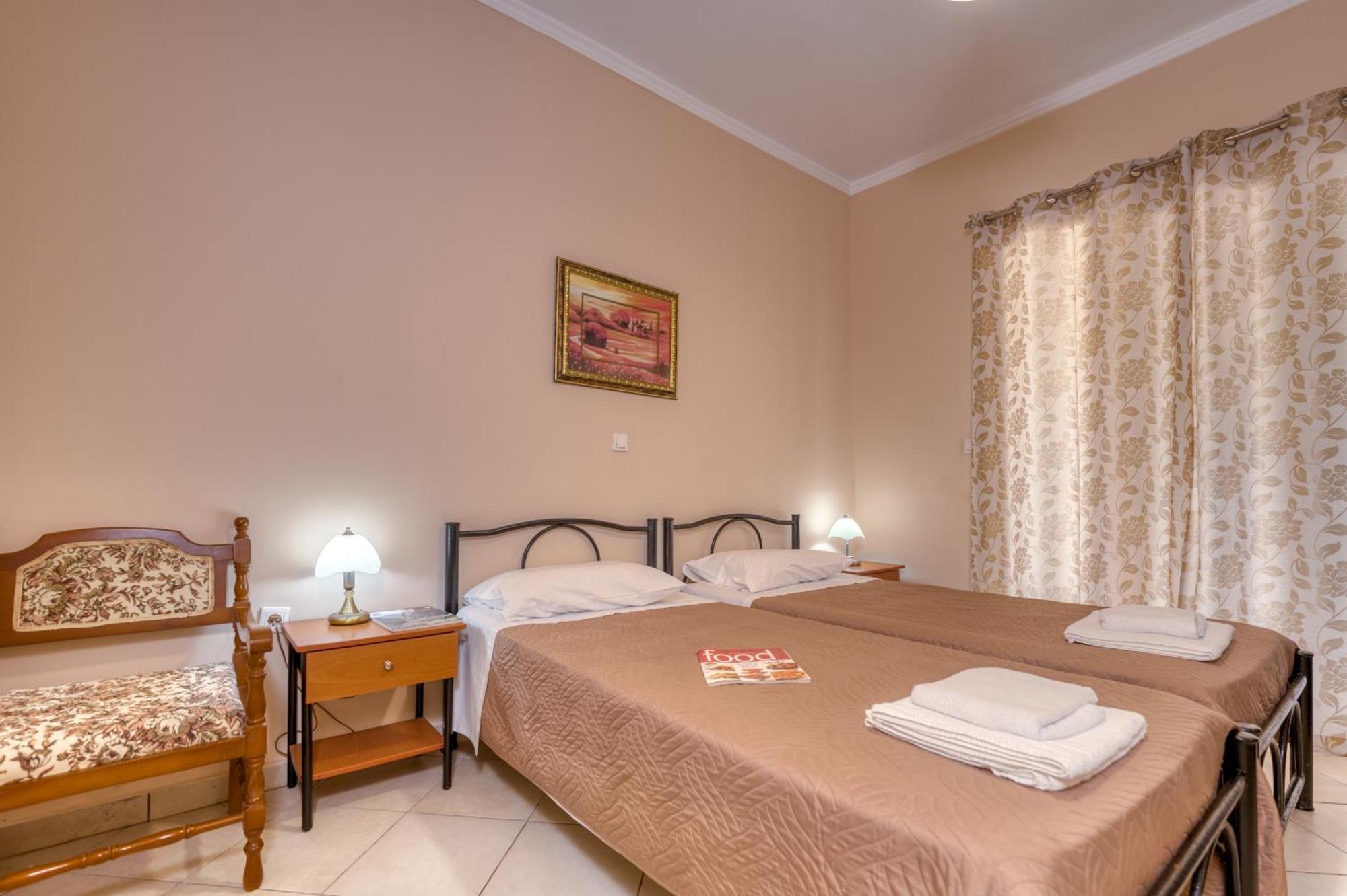 Villa Angela Ágios Matthaíos Extérieur photo