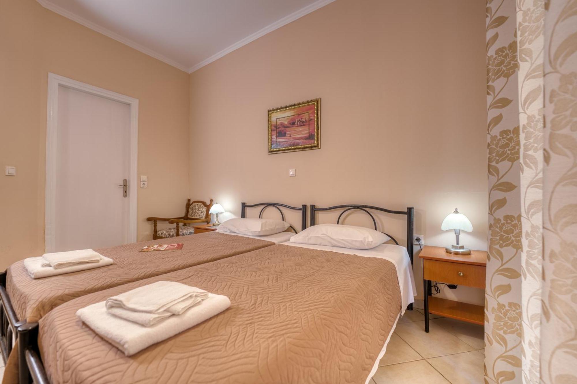 Villa Angela Ágios Matthaíos Extérieur photo